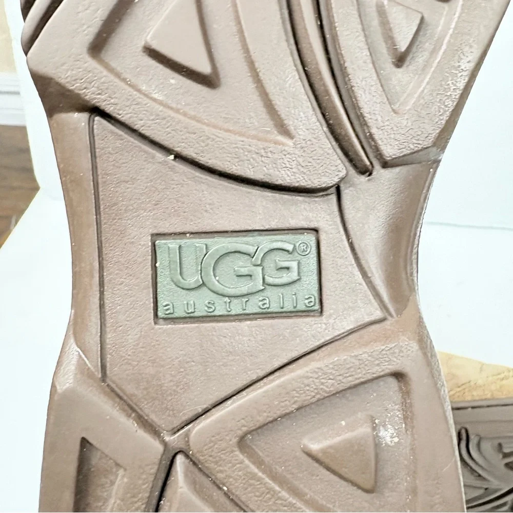 Ugg Tan Brown Short Sheepskin Winter Snow Boots Rubber Bottom Women’s size 8